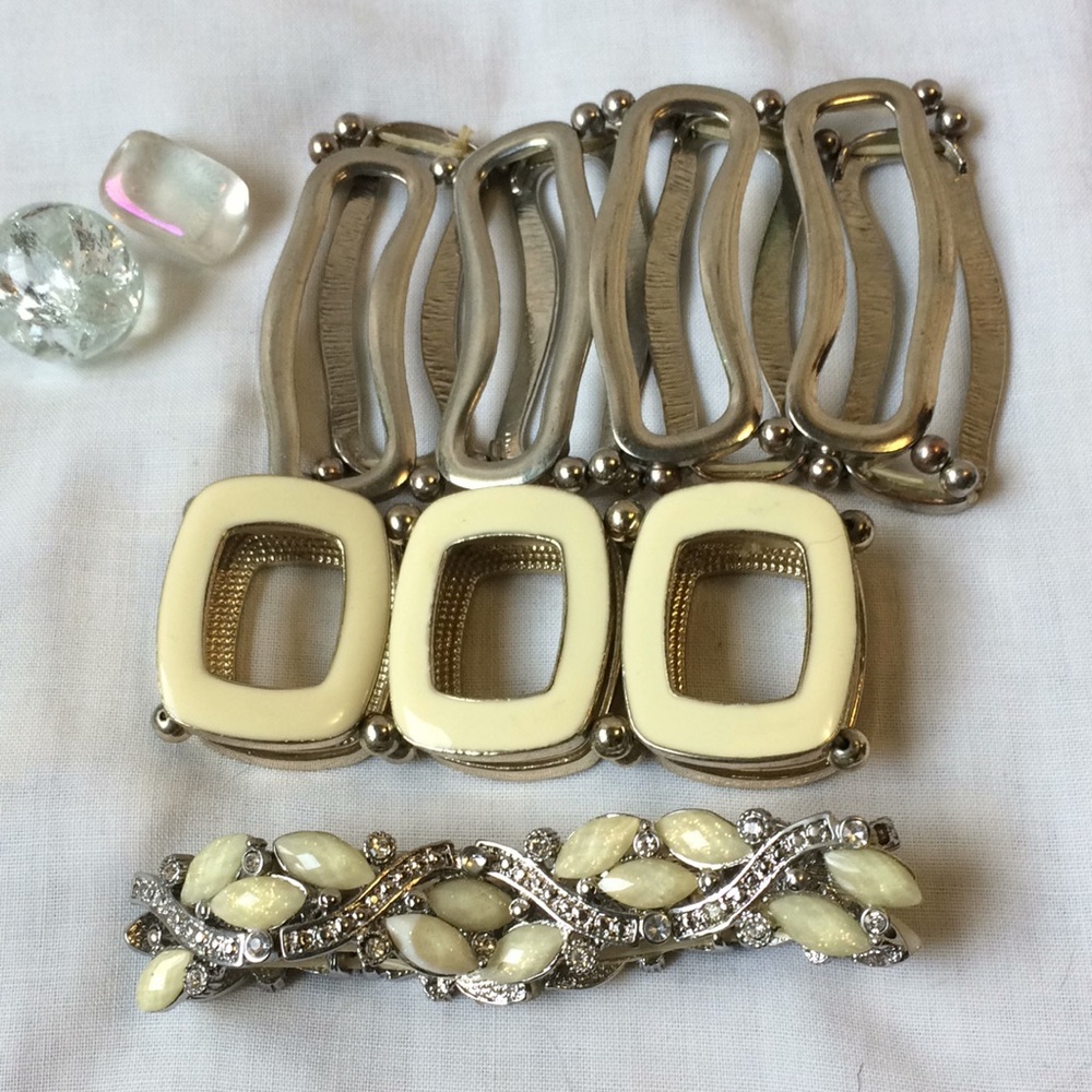 Set of 3 costume stretch bracelets